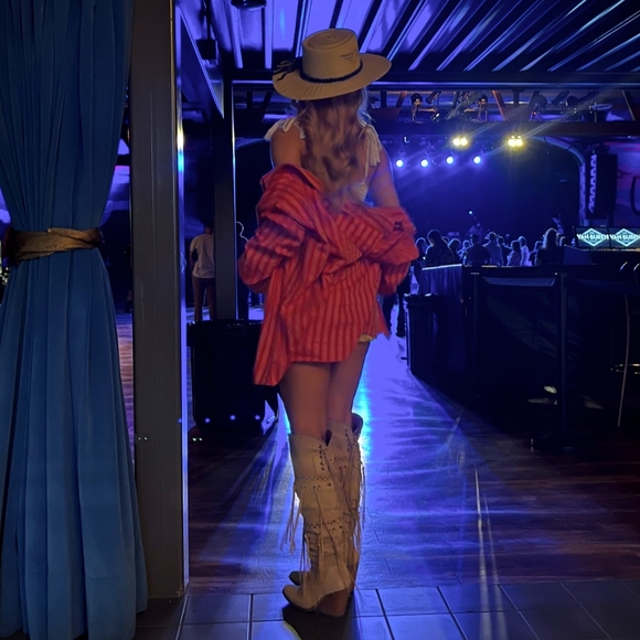 Meet your Posher, Avery - Picture 2 of 2